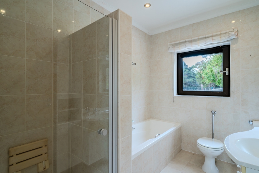 4 Bedroom Property for Sale in Dennendal Western Cape